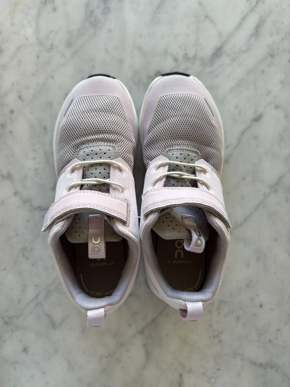 On Kids' Cloud Play Running Sneaker Size 3M in Orchid/White